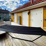 Vibrant On Bustling Street, Above A Restaurant - Perfect For Tourists, Stavanger