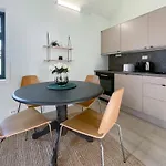 Lejlighed Vibrant On Bustling Street, Above A Restaurant - Perfect For Tourists, *