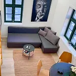 Lejlighed Vibrant On Bustling Street, Above A Restaurant - Perfect For Tourists,