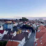 Lejlighed Vibrant On Bustling Street, Above A Restaurant - Perfect For Tourists, Stavanger