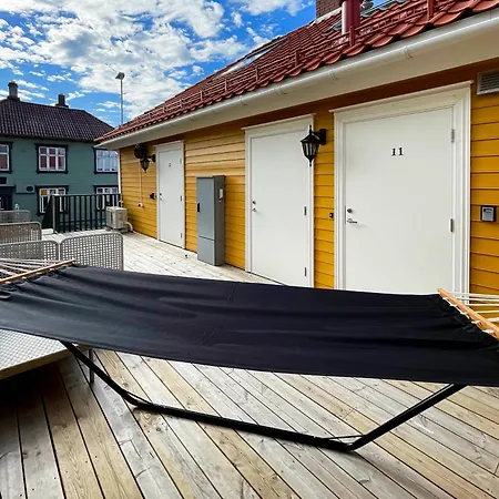 Vibrant On Bustling Street, Above A Restaurant - Perfect For Tourists, Stavanger