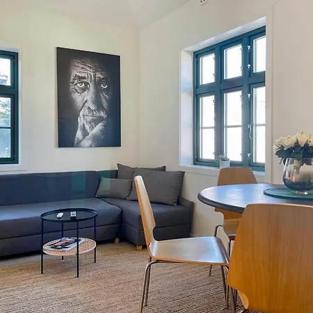 Apartamento Vibrant On Bustling Street, Above A Restaurant - Perfect For Tourists,