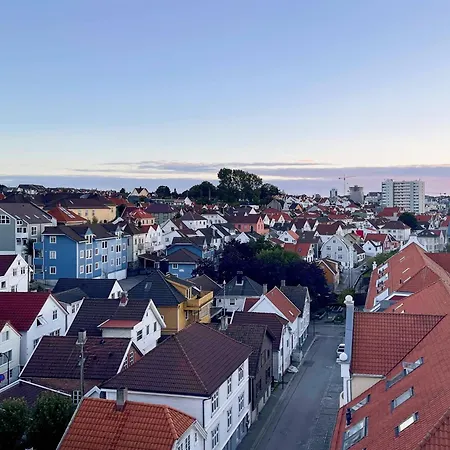 Apartamento Vibrant On Bustling Street, Above A Restaurant - Perfect For Tourists, Stavanger