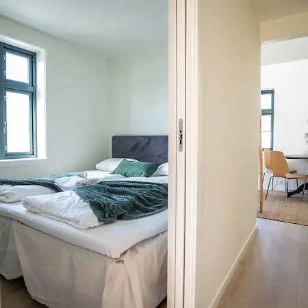 Apartamento Vibrant On Bustling Street, Above A Restaurant - Perfect For Tourists, *