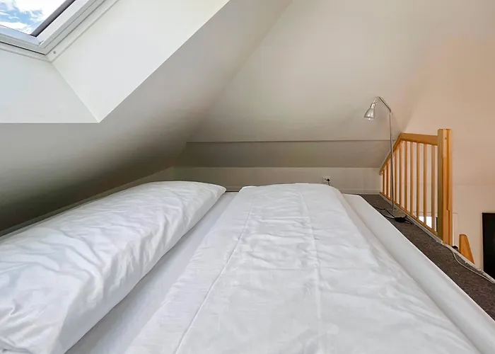 Appartement Vibrant On Bustling Street, Above A Restaurant - Perfect For Tourists,