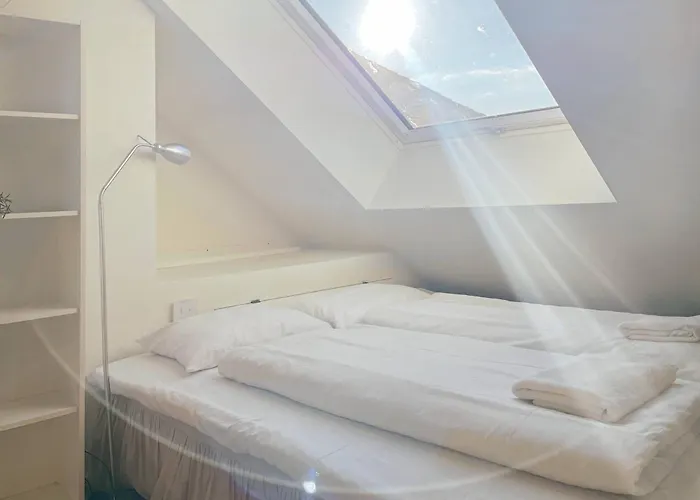 Apartament Vibrant On Bustling Street, Above A Restaurant - Perfect For Tourists, *