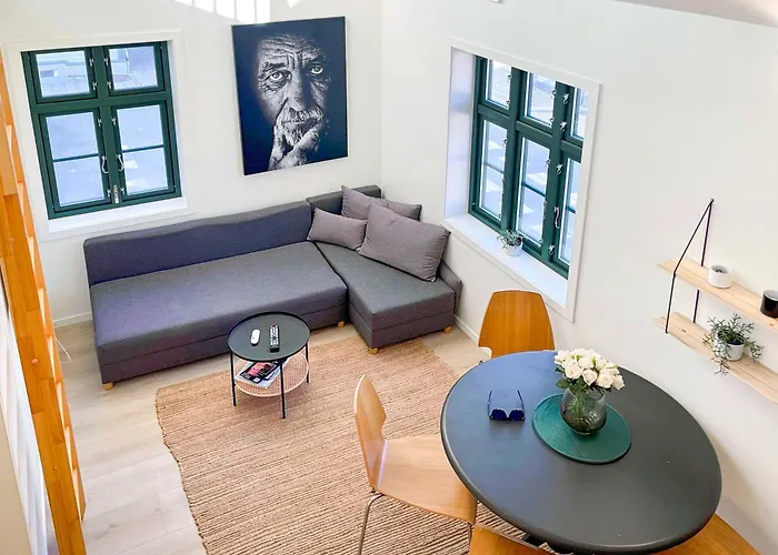 Apartament Vibrant On Bustling Street, Above A Restaurant - Perfect For Tourists, *