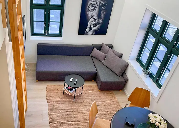 Apartament Vibrant On Bustling Street, Above A Restaurant - Perfect For Tourists,