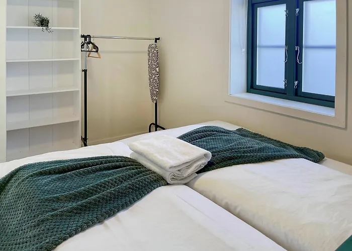 Apartament Vibrant On Bustling Street, Above A Restaurant - Perfect For Tourists, *