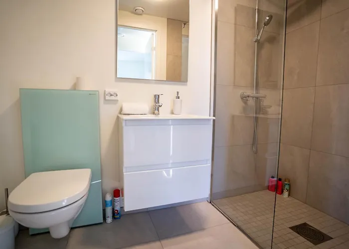 Apartament Vibrant On Bustling Street, Above A Restaurant - Perfect For Tourists,