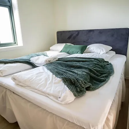 Apartamento Vibrant On Bustling Street, Above A Restaurant - Perfect For Tourists, *