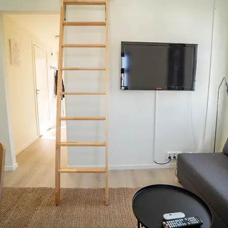 Apartamento Vibrant On Bustling Street, Above A Restaurant - Perfect For Tourists, *